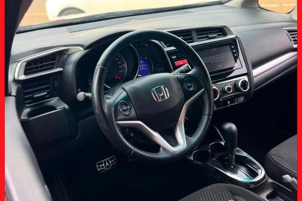 imagem-https://www.socarrao.com.br/sc-vehicle-images-prod/3038321/1785850355178-8283948_8_B_6210ba8fef.jpg