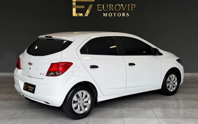 imagem-https://www.socarrao.com.br/sc-vehicle-images-prod/3043045/1788186779712-8336216_2_B_9190a7b75f.jpeg