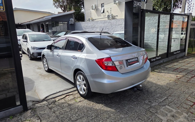 imagem-https://www.socarrao.com.br/sc-vehicle-images-prod/3043990/1787949894694-c3cf150e-e753-4a34-85f1-b0cb665bf48f.jpg