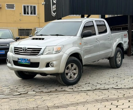 Toyota Hilux 2014 Prata — foto 1 de 3