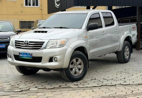 Toyota Hilux 2014 Prata — foto 1 de 3