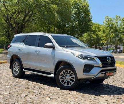 Toyota Hilux SW4 2021 Prata — foto 1 de 3