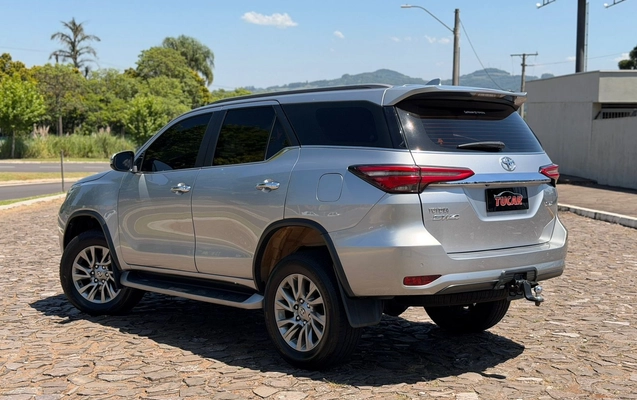imagem-https://www.socarrao.com.br/sc-vehicle-images-prod/3045759/1787603432089-8469503d-c4fd-4476-9ef7-e514db7e78e1.jpg