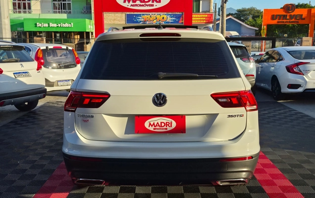 imagem-https://www.socarrao.com.br/sc-vehicle-images-prod/3046149/1788188259038-003_4898914669cc4fe550deb1b955671b5c.jpg