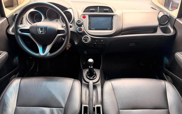imagem-https://www.socarrao.com.br/sc-vehicle-images-prod/3046213/1786042008008-8348237_14_B_43ce43a44a.jpeg