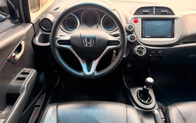 imagem-https://www.socarrao.com.br/sc-vehicle-images-prod/3046213/1786042008010-8348237_15_B_713055d453.jpeg