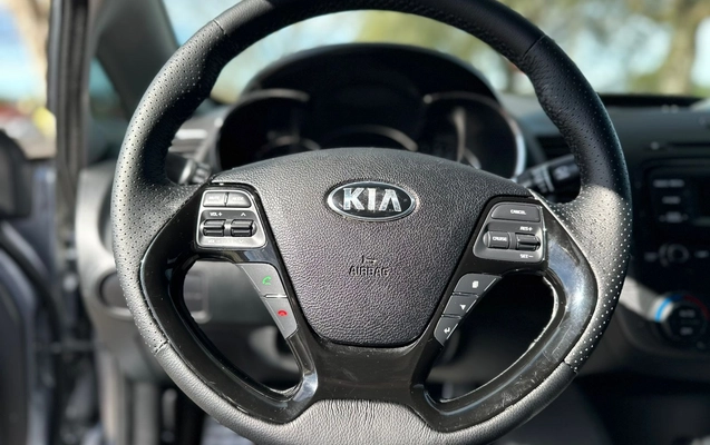 imagem-https://www.socarrao.com.br/sc-vehicle-images-prod/3046534/1785875492485-a7611743-6078-48d8-846a-525d58f0dd35.jpg