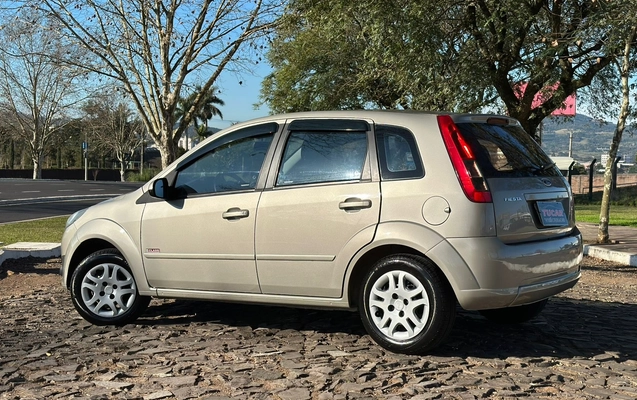 imagem-https://www.socarrao.com.br/sc-vehicle-images-prod/3046537/1785875526127-85558f68-d656-43a9-b9b7-62588fb947ad.jpg