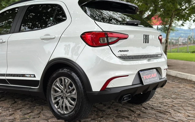 imagem-https://www.socarrao.com.br/sc-vehicle-images-prod/3046618/1785875916791-7ccf9297-c7ee-460e-9312-7e38500f3b88.jpg
