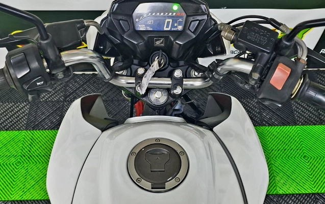 imagem-https://www.socarrao.com.br/sc-vehicle-images-prod/3046939/1785877077213-SU1HLTIwMjYwMjIwLVdBMDAzNCgxKS5qcGc.jpg