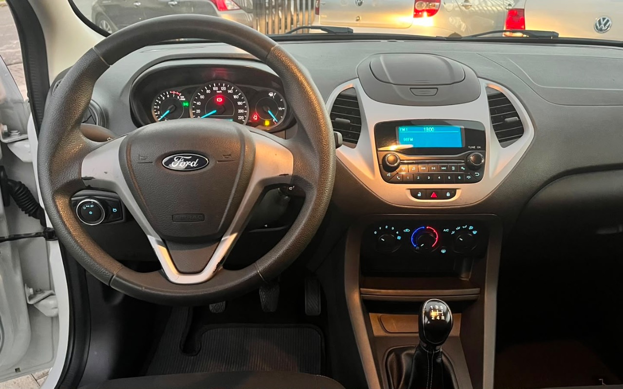 imagem-https://www.socarrao.com.br/sc-vehicle-images-prod/3047407/1785944933119-ZjZjZTI2Y2EtNmRmMS00YjVjLTlmNWUtM2Q1MTk3N2JjMWYyLmpwZWc.jpeg