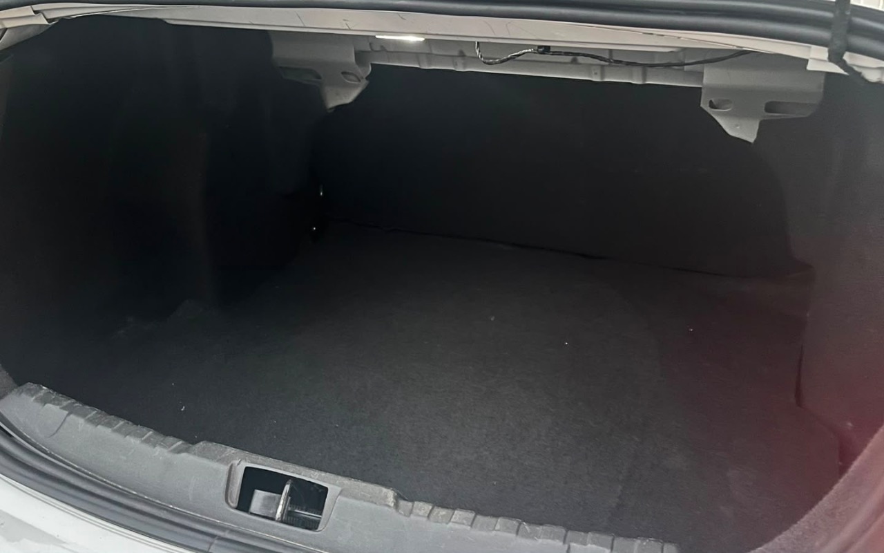 imagem-https://www.socarrao.com.br/sc-vehicle-images-prod/3047407/1785944933425-YjdhZmQyOTktOGM1Yi00MTIxLWI5NGYtZmFkYTc3ZGY2ZjhkLmpwZWc.jpeg