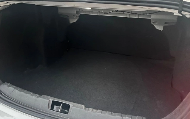 imagem-https://www.socarrao.com.br/sc-vehicle-images-prod/3047407/1785944933425-YjdhZmQyOTktOGM1Yi00MTIxLWI5NGYtZmFkYTc3ZGY2ZjhkLmpwZWc.jpeg