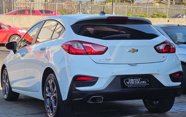 imagem-https://www.socarrao.com.br/sc-vehicle-images-prod/3058080/1785934222306-NmY5YzYzMDMtMzFlNy00YTE3LThkM2QtNmQzNjkzM2RhOWMzLmpwZw.jpg