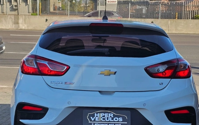 imagem-https://www.socarrao.com.br/sc-vehicle-images-prod/3058080/1785934222557-OTgzMDJmNjItYTk4Zi00OTFjLTg4MjUtNjc4ZGJjNjA2ODRkLmpwZw.jpg