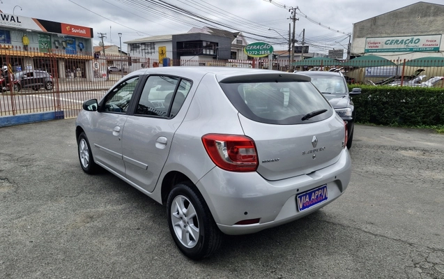 imagem-https://www.socarrao.com.br/sc-vehicle-images-prod/3058192/1789741739762-1dWSza3w14tLC8COBQnplAUlqT0709dK.jpg