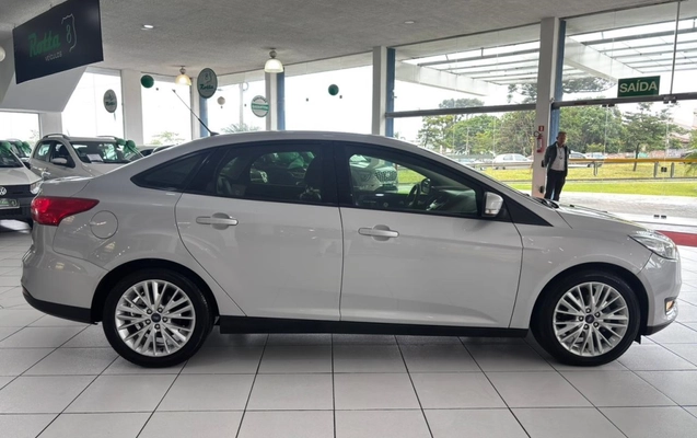 imagem-https://www.socarrao.com.br/sc-vehicle-images-prod/3058759/1785939327725-4_024004.jpg