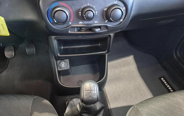 imagem-https://www.socarrao.com.br/sc-vehicle-images-prod/3058772/1786567710579-8350265_13_B_ac381bf392.jpeg