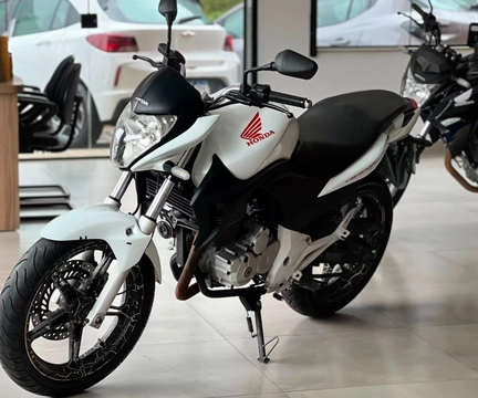 Honda CB 300R/ 300R FLEX 2012 Branco — foto 1 de 3