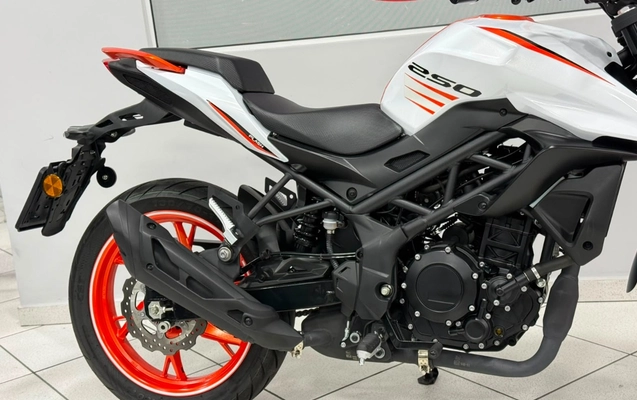 imagem-https://www.socarrao.com.br/sc-vehicle-images-prod/3060011/1785943774608-V2hhdHNBcHAgSW1hZ2UgMjAyNi0wOC0wNSBhdCAxMS40OC4zNSAoMikuanBlZw.jpeg