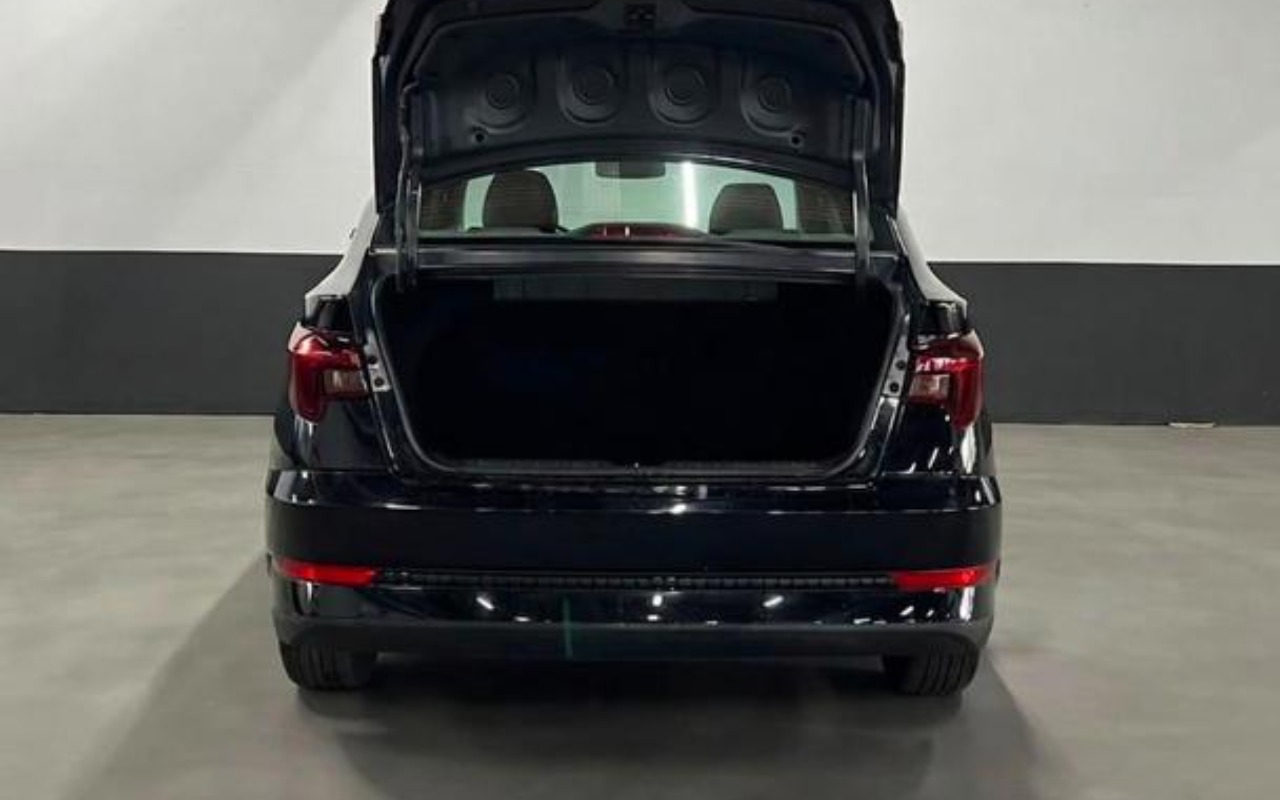 imagem-https://www.socarrao.com.br/sc-vehicle-images-prod/3062174/1785949042540-ODMyMjk1NV8xMF9CX2Y1NjQyNWNiOTYuanBlZw.jpeg