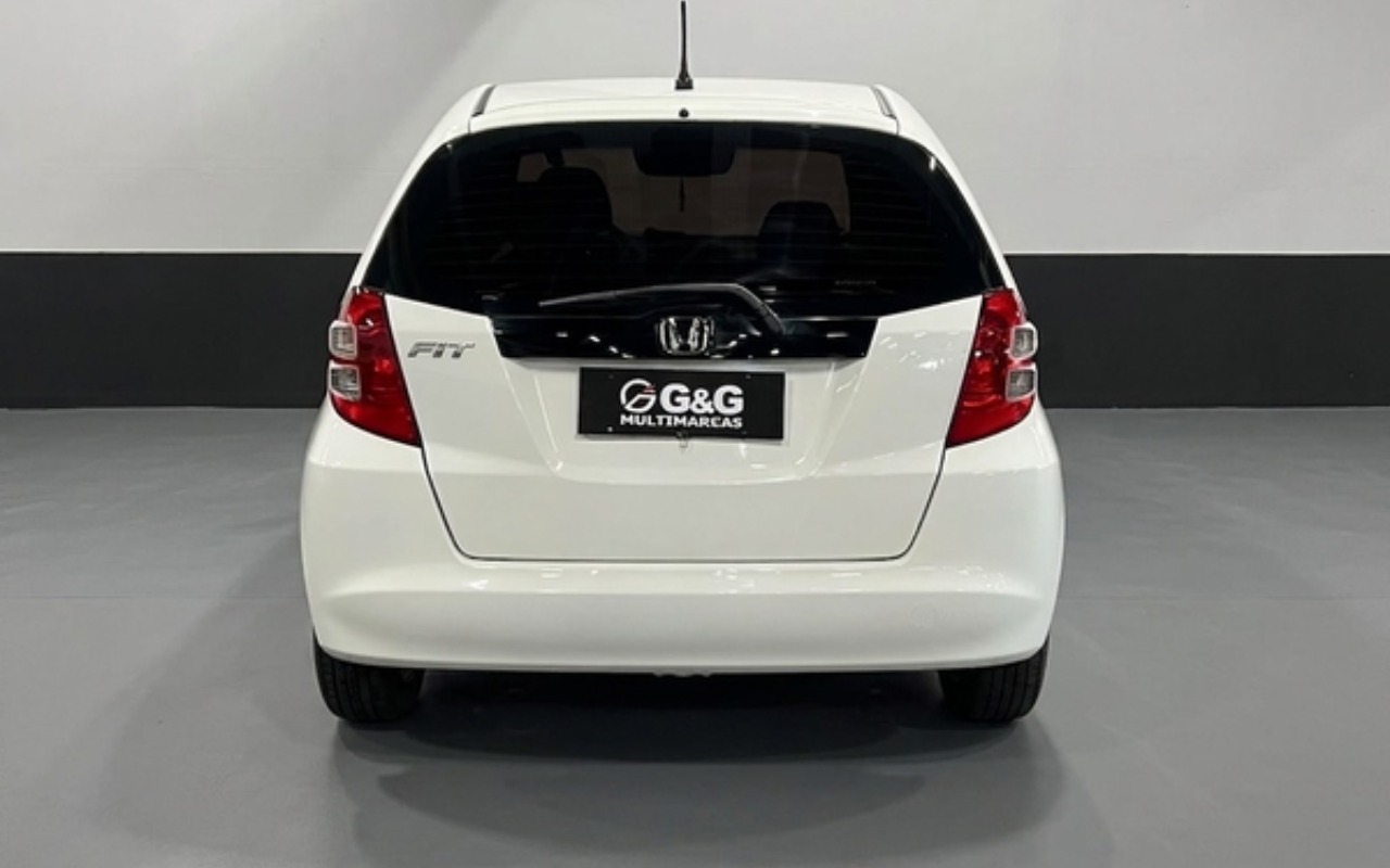 imagem-https://www.socarrao.com.br/sc-vehicle-images-prod/3062396/1785949564343-ODI3MDA3OV80X0JfYTBkMmRmMWFmMi5wbmc.png