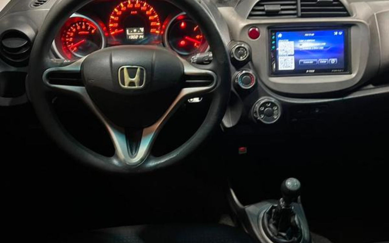 imagem-https://www.socarrao.com.br/sc-vehicle-images-prod/3062396/1785949564486-ODI3MDA3OV83X0JfZjNhNDExODVjYi5qcGVn.jpeg
