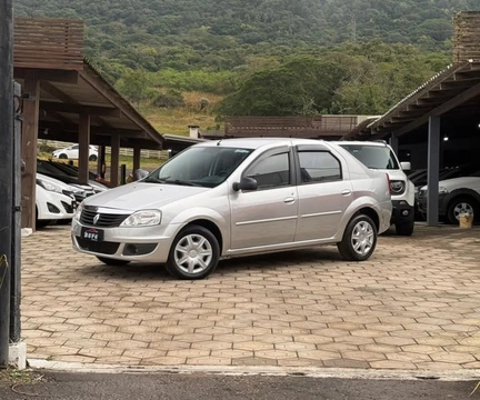 Renault Logan 2012 Prata — foto 1 de 3