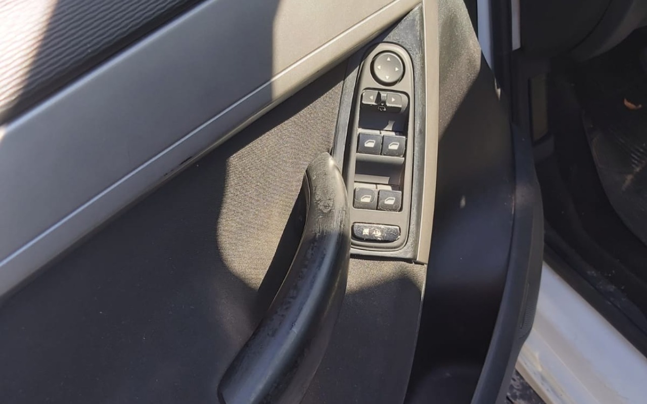 imagem-https://www.socarrao.com.br/sc-vehicle-images-prod/3063370/1785951935245-V2hhdHNBcHAgSW1hZ2UgMjAyNi0wNy0wOSBhdCAyMS4yMy4xNyAoMTQpLmpwZWc.jpeg