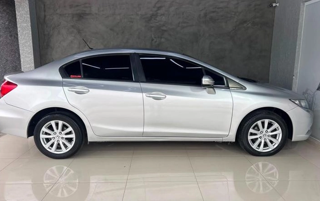 imagem-https://www.socarrao.com.br/sc-vehicle-images-prod/3063393/1787769678589-8302034_5_B_e3f64510e4.jpeg