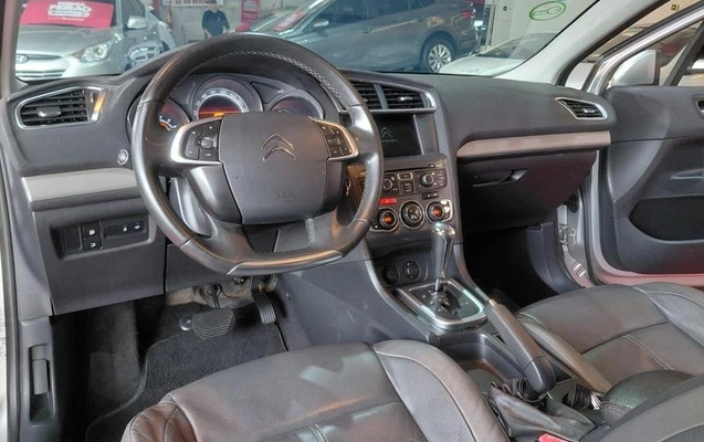 imagem-https://www.socarrao.com.br/sc-vehicle-images-prod/3064998/1785956030832-8207884_6_B_dba9aebb0c.jpeg
