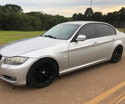 BMW 320i 2.0 Manual 2011 Prata — foto 1 de 3