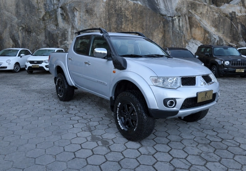 Mitsubishi L200 2013 Prata — foto 1 de 3
