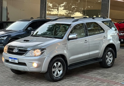 Toyota Hilux SW4 4x4 3.0 8V TB Diesel 2008 Prata — foto 1 de 3