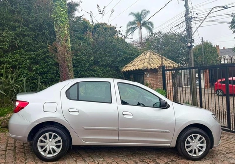 Renault Logan 2023 Prata — foto 1 de 3