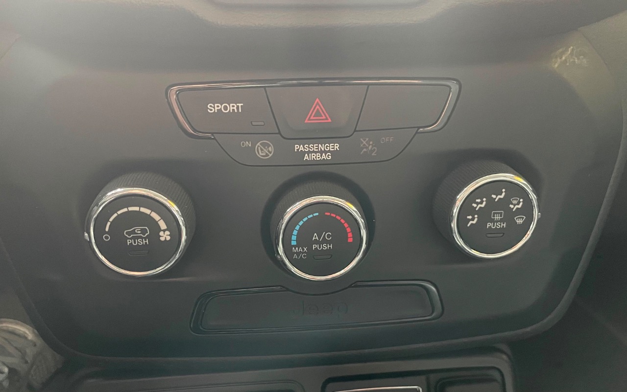 imagem-https://www.socarrao.com.br/sc-vehicle-images-prod/3083625/1786026988630-NWU5YWExNjEtNzAxNC00Zjg5LWIyNzEtMjJjM2NhNWJhNzU0LmpwZWc.jpeg