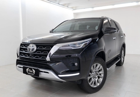 Toyota Hilux SW4 2023 Preto — foto 1 de 3