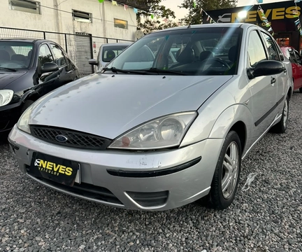 Ford Focus 2006 Prata — foto 1 de 3