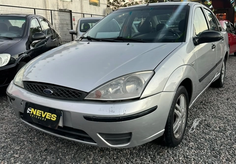 Ford Focus 2006 Prata — foto 1 de 3