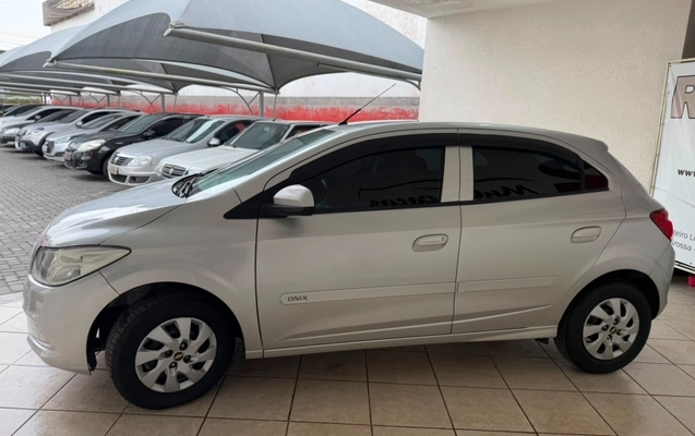 imagem-https://www.socarrao.com.br/sc-vehicle-images-prod/3089624/1788279741759-jvZdPMB3OP3F7hvzHHM35MYIk15izyDY.jpg