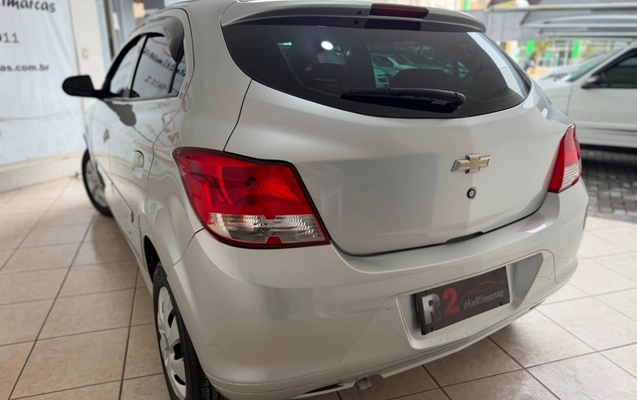 imagem-https://www.socarrao.com.br/sc-vehicle-images-prod/3089624/1788279741765-QZC5Yx8ItNca8AZStLLkCXfk8ZhpzNuw.jpg