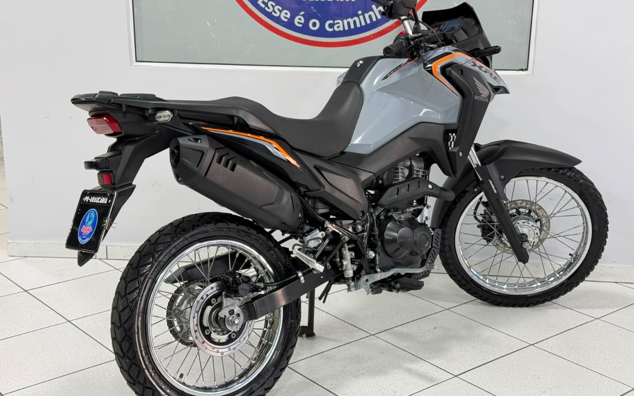 imagem-https://www.socarrao.com.br/sc-vehicle-images-prod/3091397/1786049631223-V2hhdHNBcHAgSW1hZ2UgMjAyNi0wOC0wMSBhdCAxMC4wMS4xOSAoMykuanBlZw.jpeg