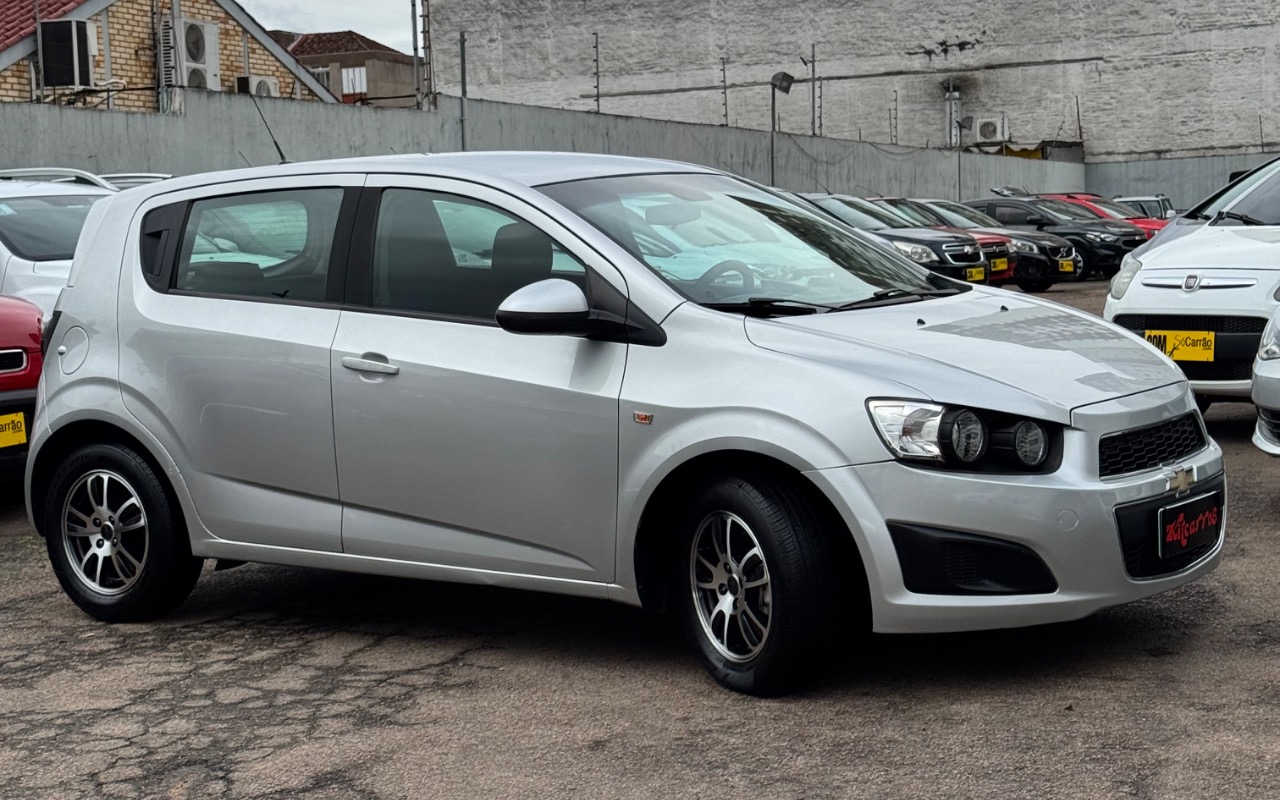 Chevrolet Sonic 2014 Prata — foto 1 de 3