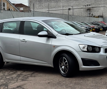 Chevrolet Sonic 2014 Prata — foto 1 de 3