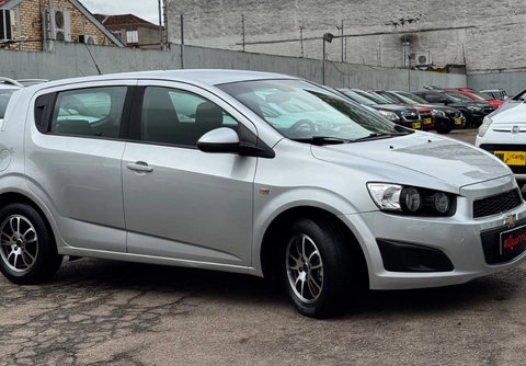 Chevrolet Sonic 2014 Prata — foto 1 de 3
