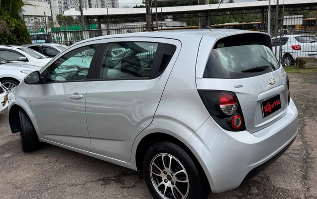 imagem-https://www.socarrao.com.br/sc-vehicle-images-prod/3093313/1786109304764-SU1HXzc0ODYuanBlZw.jpeg