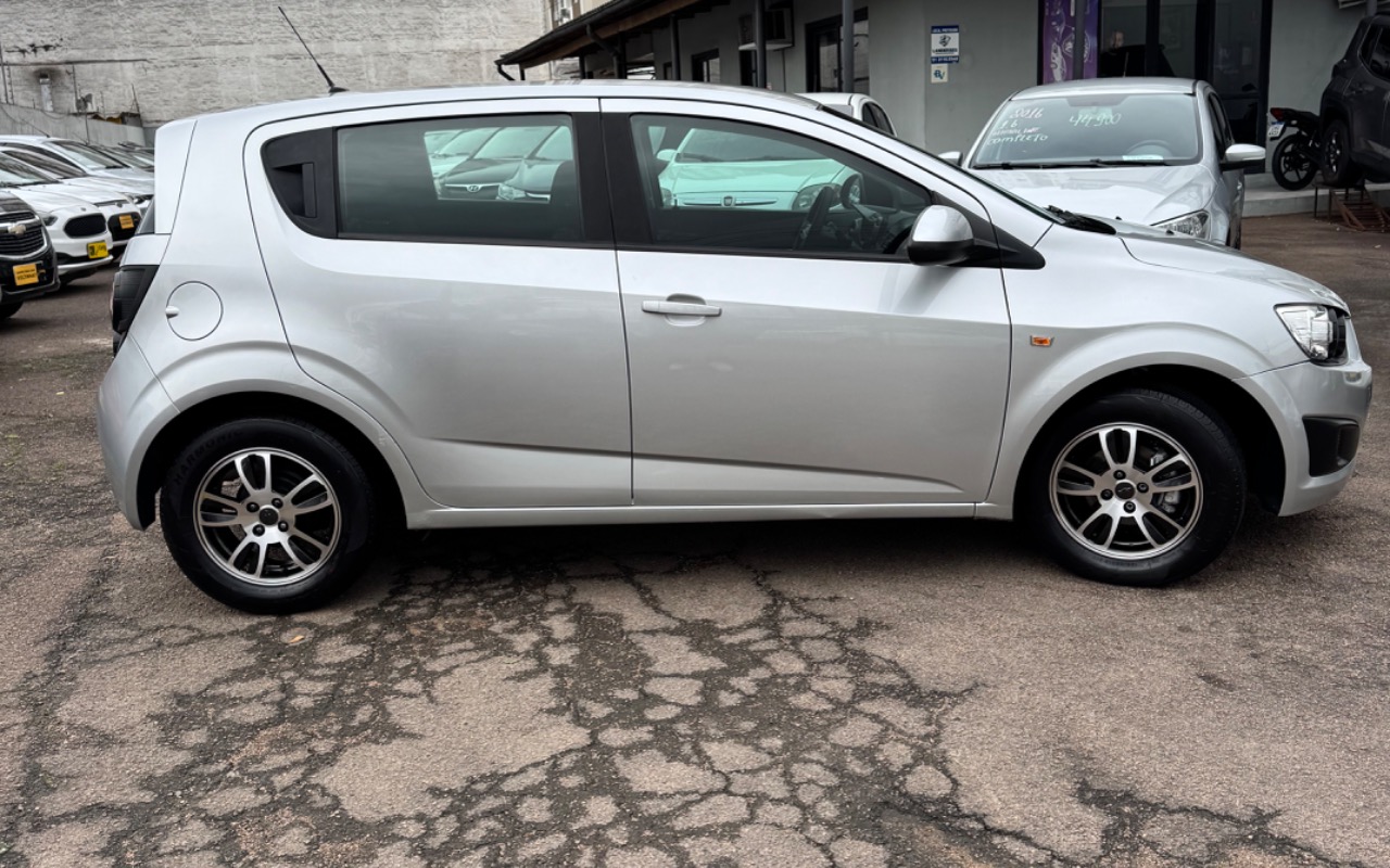 imagem-https://www.socarrao.com.br/sc-vehicle-images-prod/3093313/1786109305147-SU1HXzc0ODkuanBlZw.jpeg