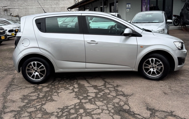 imagem-https://www.socarrao.com.br/sc-vehicle-images-prod/3093313/1786109305147-SU1HXzc0ODkuanBlZw.jpeg