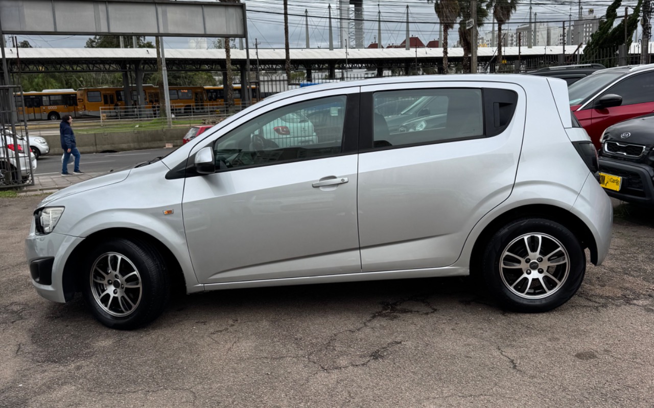 imagem-https://www.socarrao.com.br/sc-vehicle-images-prod/3093313/1786109305218-SU1HXzc0ODUuanBlZw.jpeg