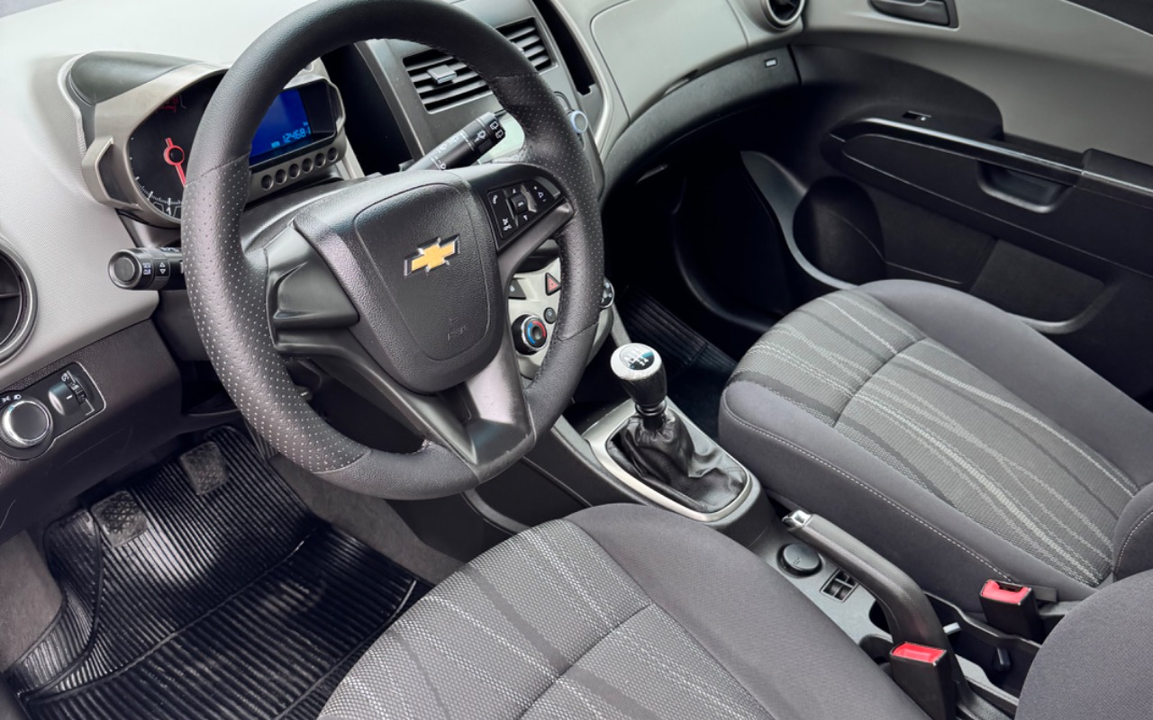 imagem-https://www.socarrao.com.br/sc-vehicle-images-prod/3093313/1786109305440-SU1HXzc0NzguanBlZw.jpeg